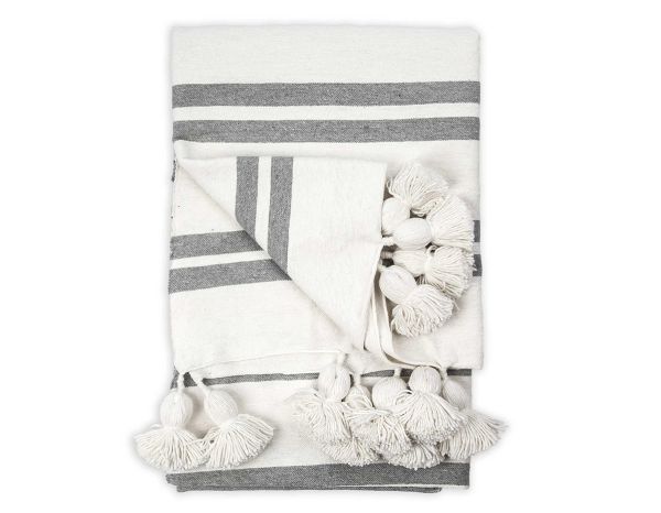 Produkt Grau gestreifte Tagesdecke mit Pompons